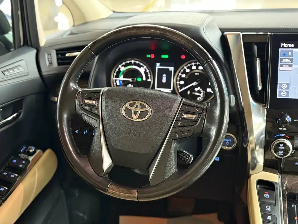 Toyota Alphard 2020 — фото 13