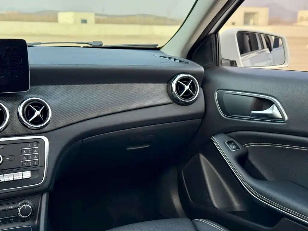 Mercedes-Benz GLA 2018 — фото 37