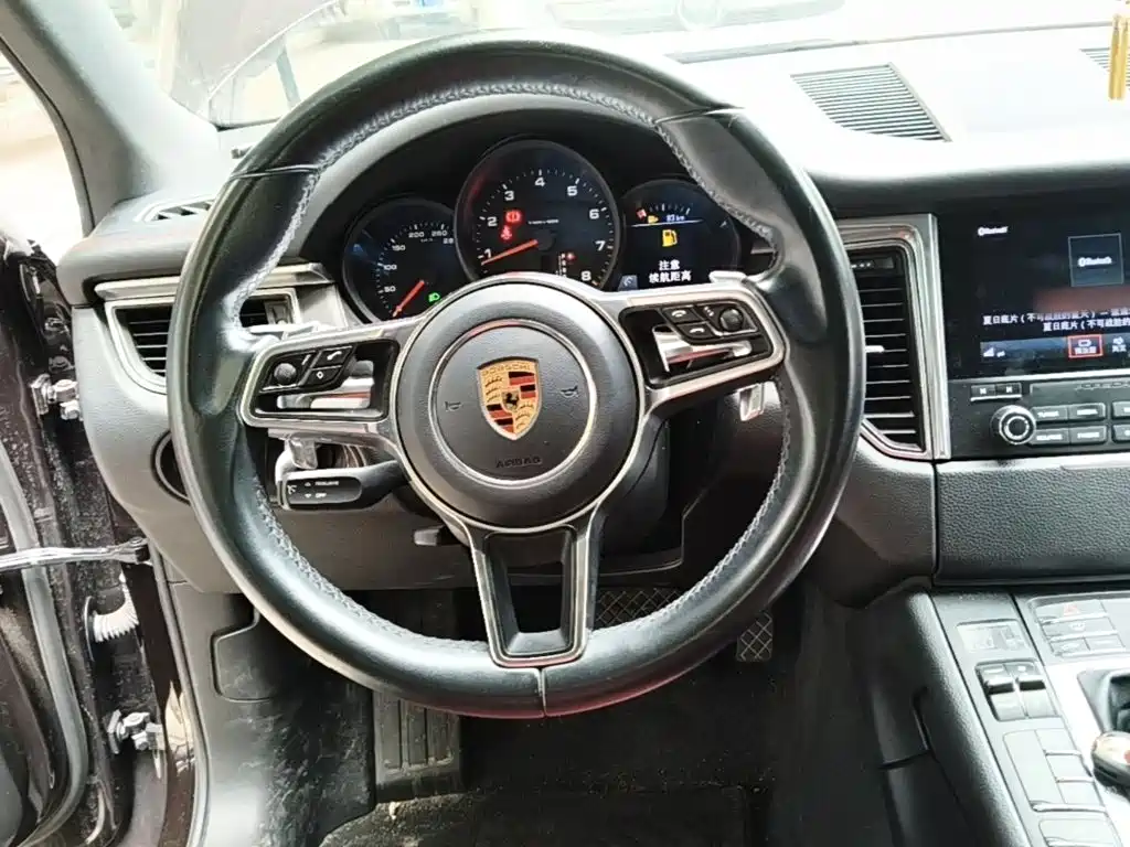 Porsche Macan 2017 — фото 11