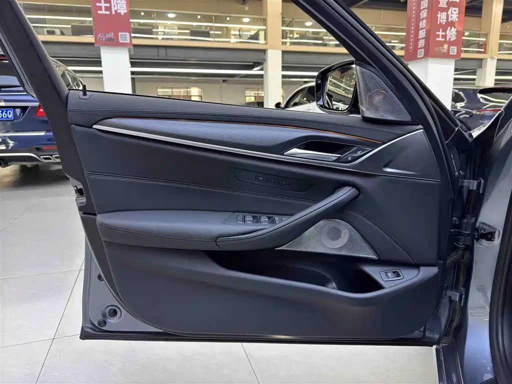 BMW 5 Series 2021 — фото 12