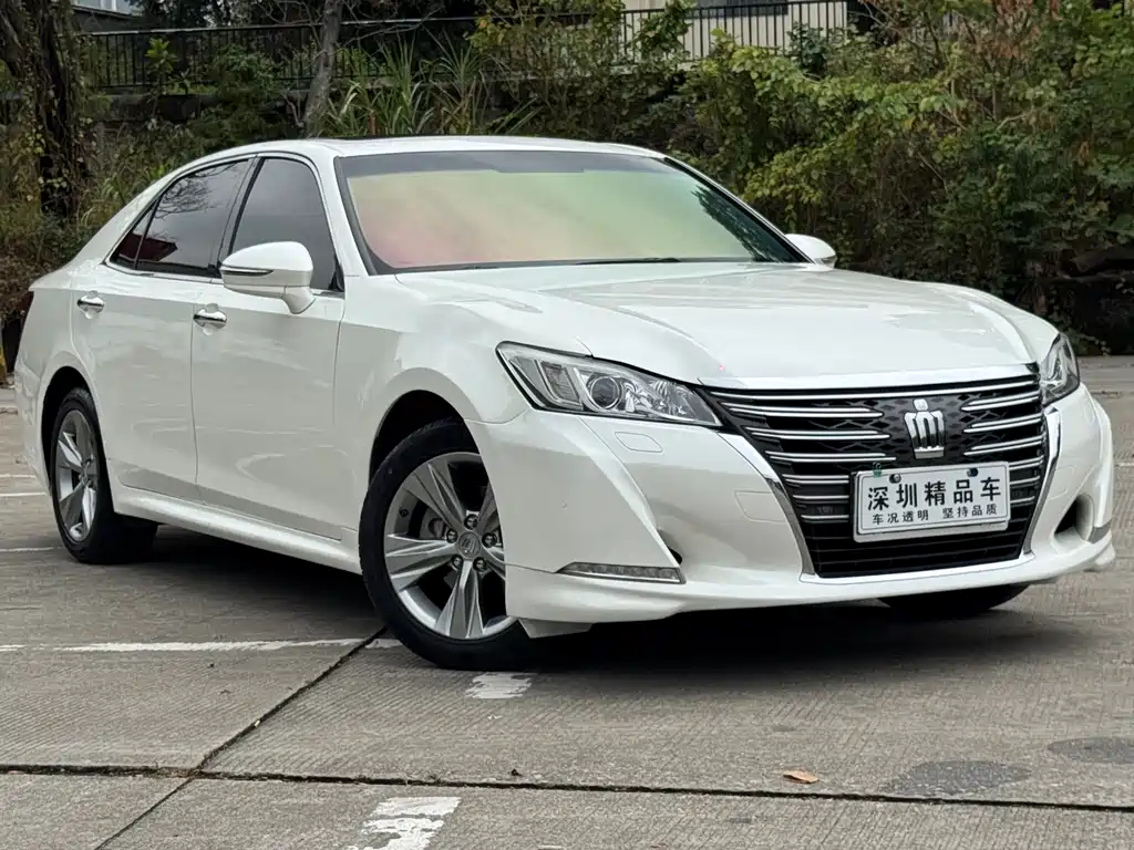 Toyota Crown 2015 — фото 3