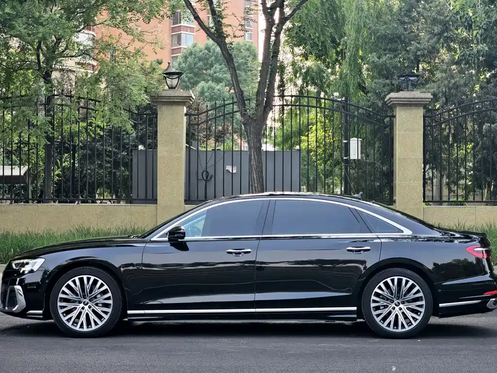 Audi A8 2023 — фото 2