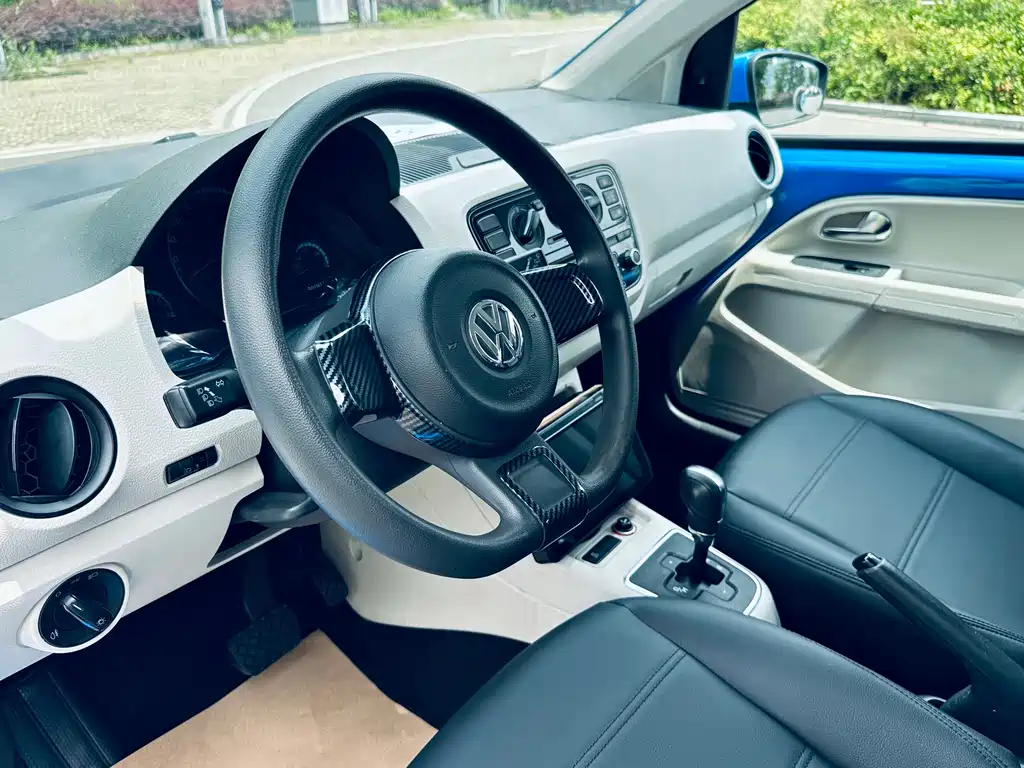Volkswagen up! 2015 — фото 13