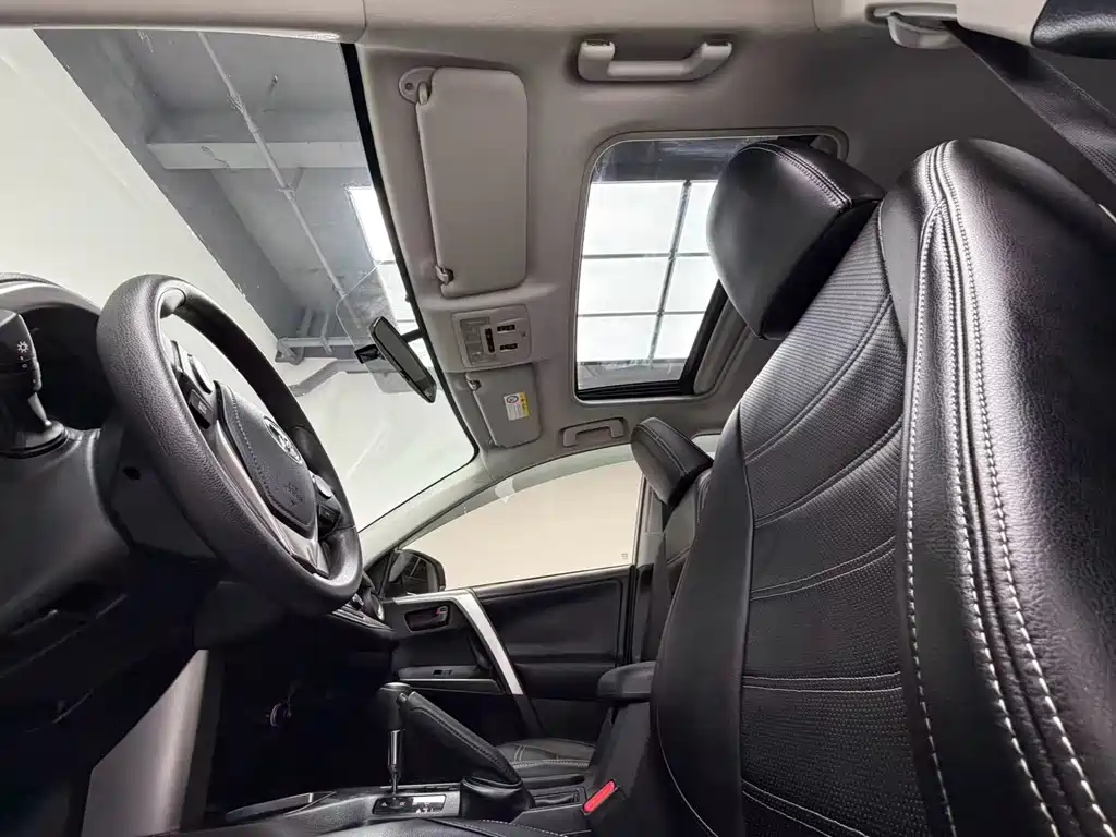 Toyota RAV4 2017 — фото 16