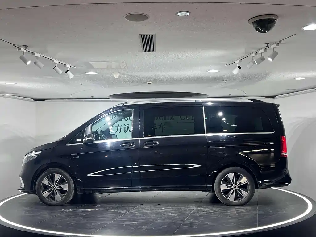 Mercedes-Benz V-Class 2023 — фото 2