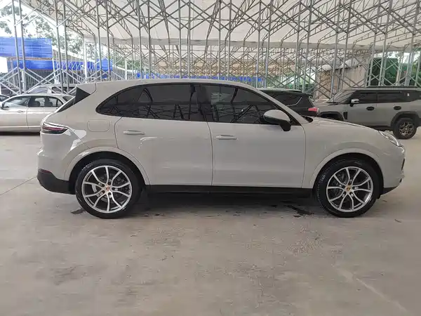 Porsche Cayenne 2021