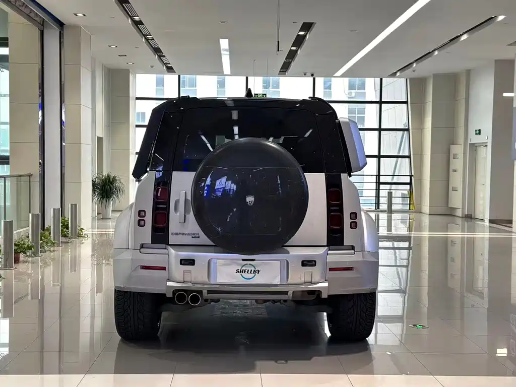 Land Rover Defender 2021 — фото 19