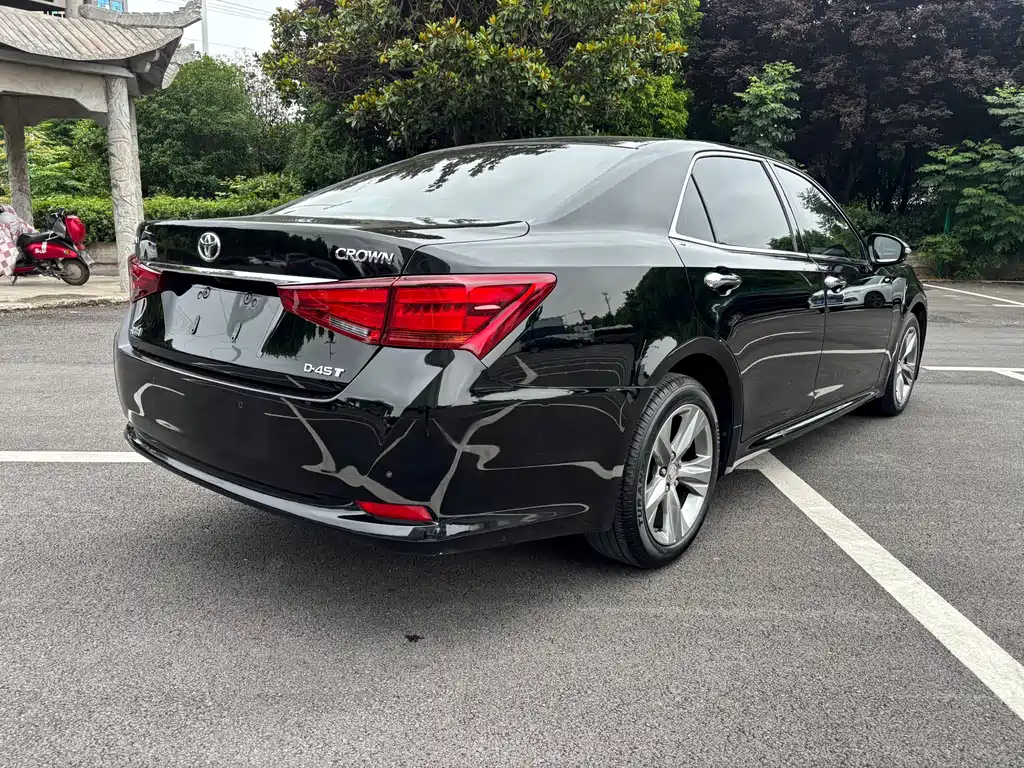 Toyota Crown 2016 — фото 5