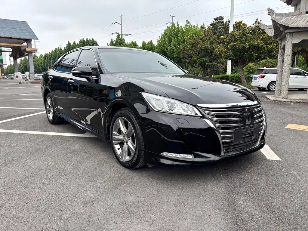 Toyota Crown 2016 — фото 3