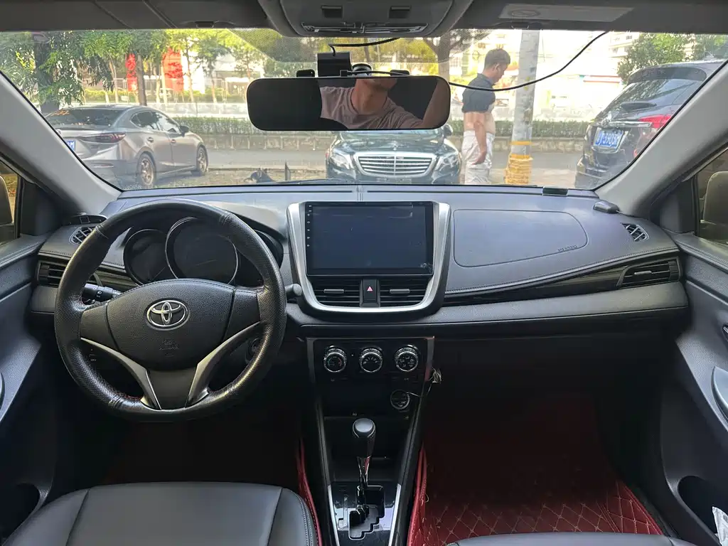 Toyota Yaris L 2017 — фото 8