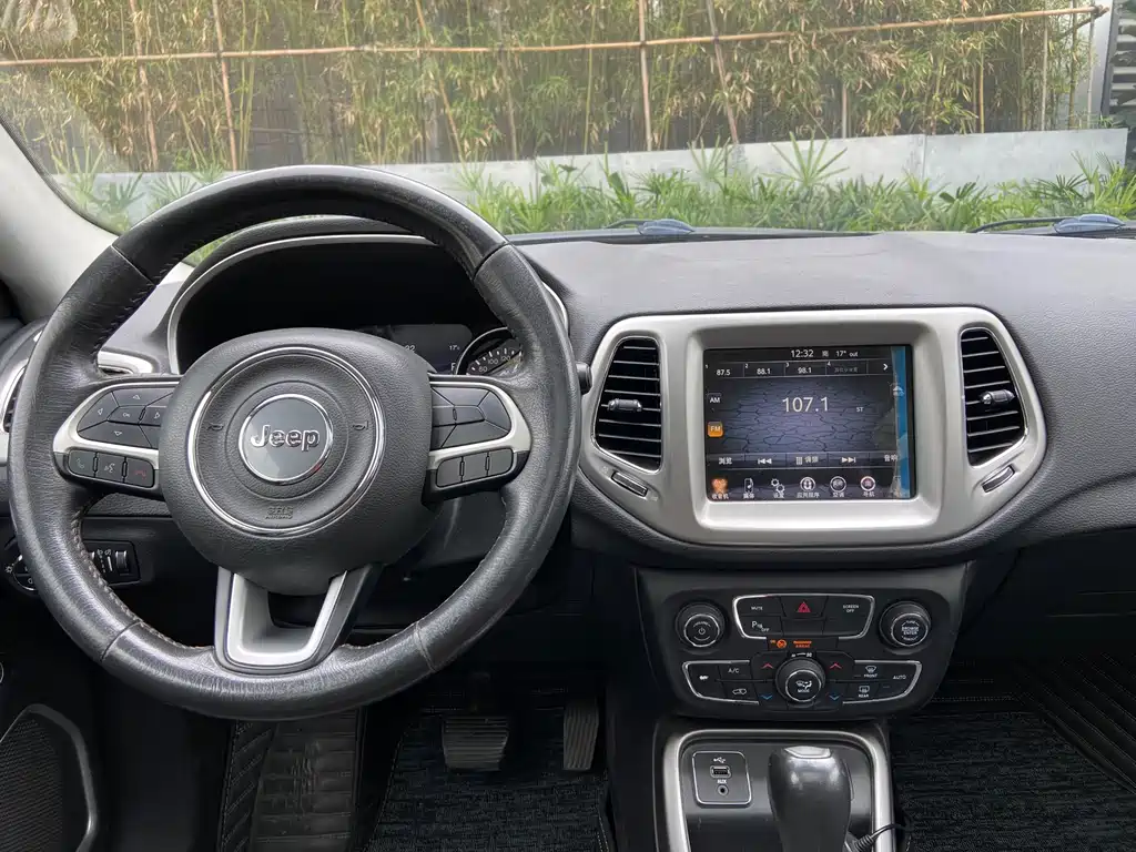 Jeep Compass 2018 — фото 7