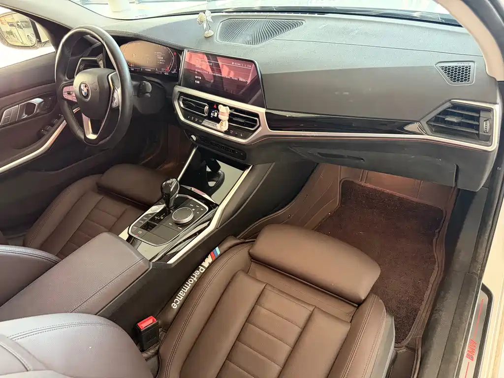 BMW 3 Series 2019 — фото 19