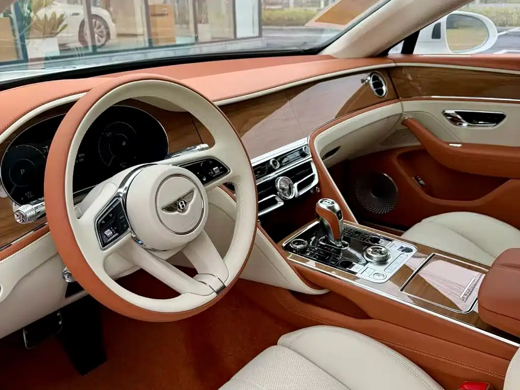 Bentley Flying Spur — фото 2