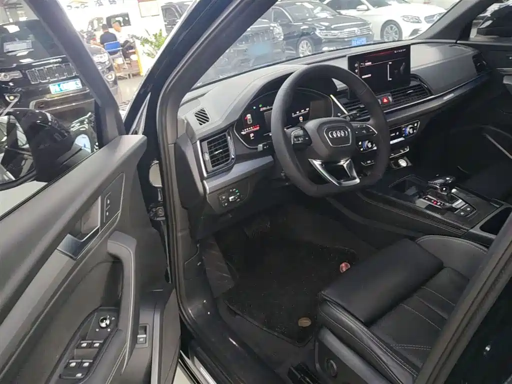 Audi Q5L Sportback 2023 — фото 16
