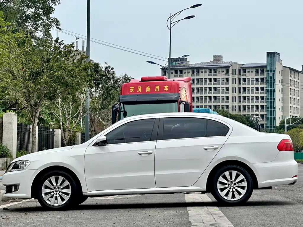 Volkswagen Lavida 2014