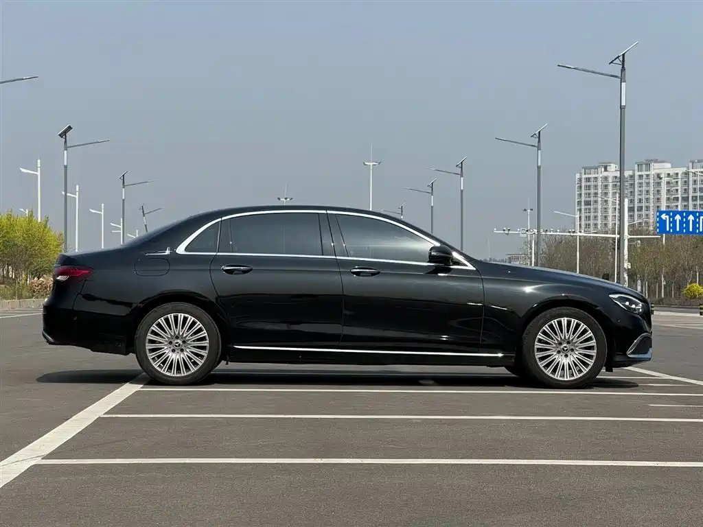 Mercedes-Benz E-Class 2022 — фото 18