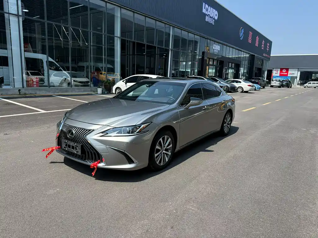 Lexus ES 2021