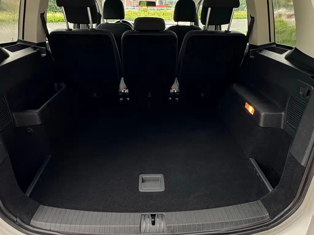 Volkswagen Touran 2017 — фото 14