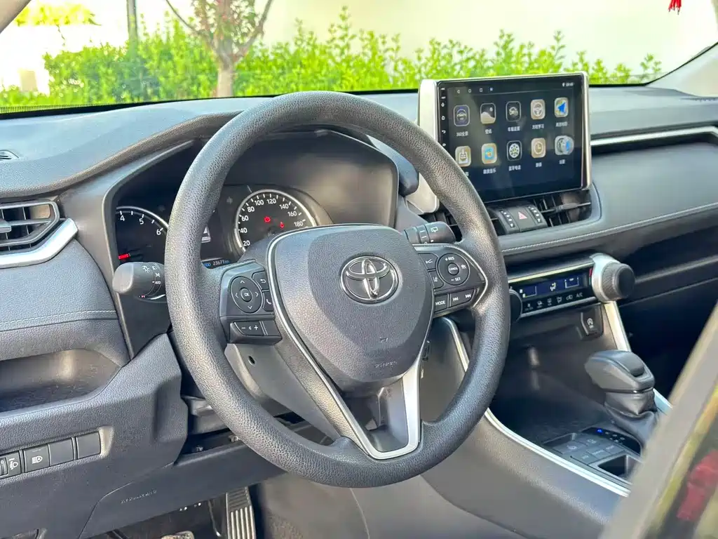 Toyota RAV4 2020 — фото 13