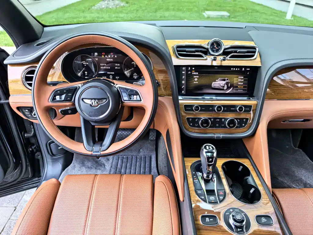 Bentley Bentayga 2021 — фото 16