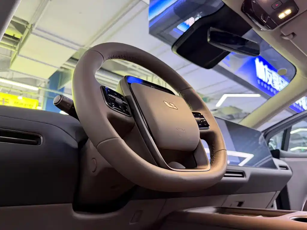 Li Auto i8 2025 — фото 11