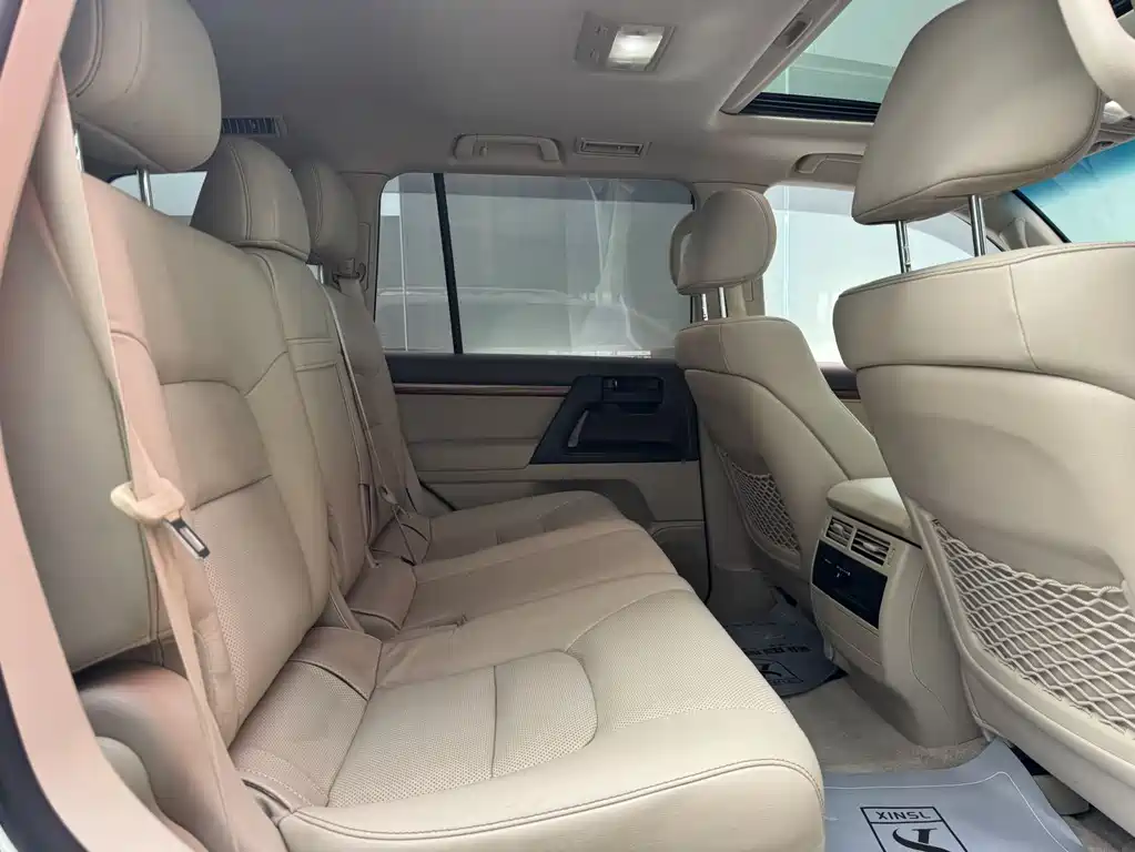 Toyota Land Cruiser 2018 — фото 10