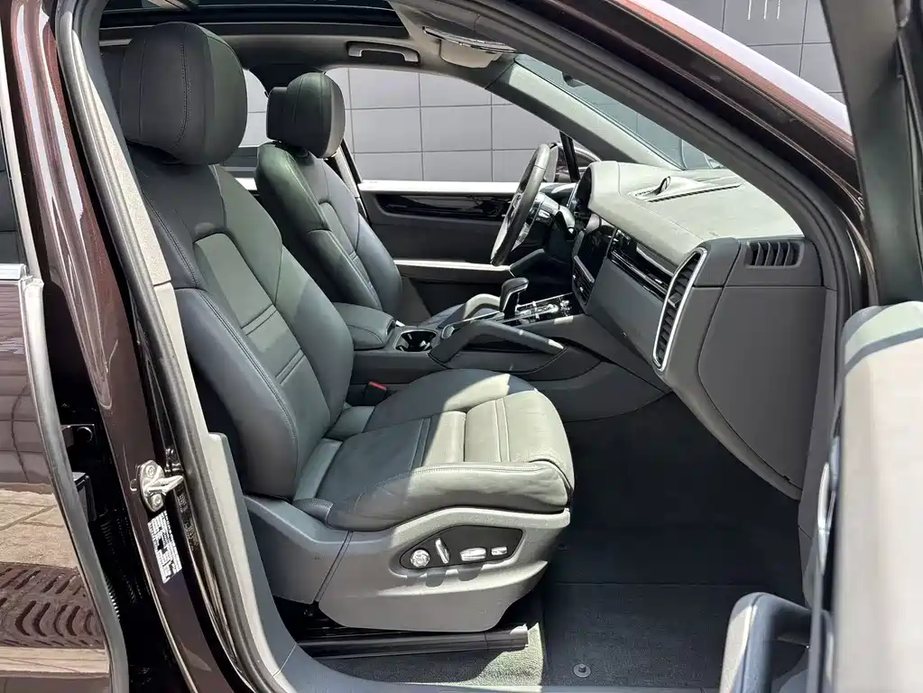 Porsche Cayenne 2018 — фото 19