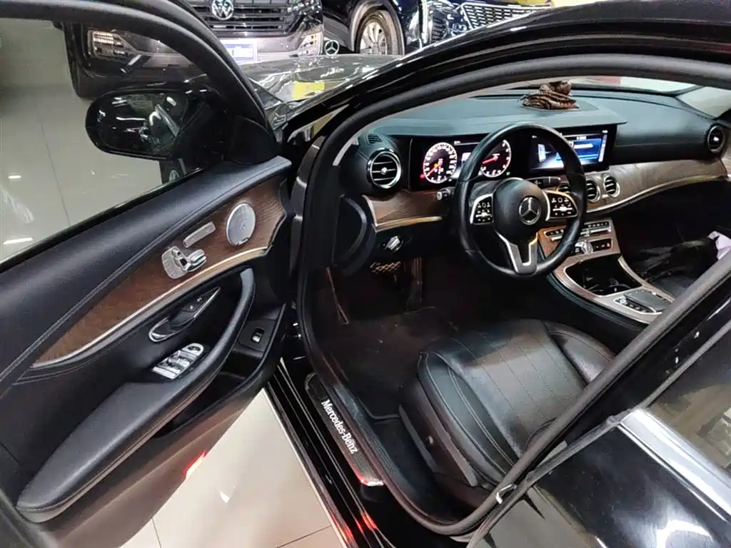 Mercedes-Benz E-Class 2019 — фото 16