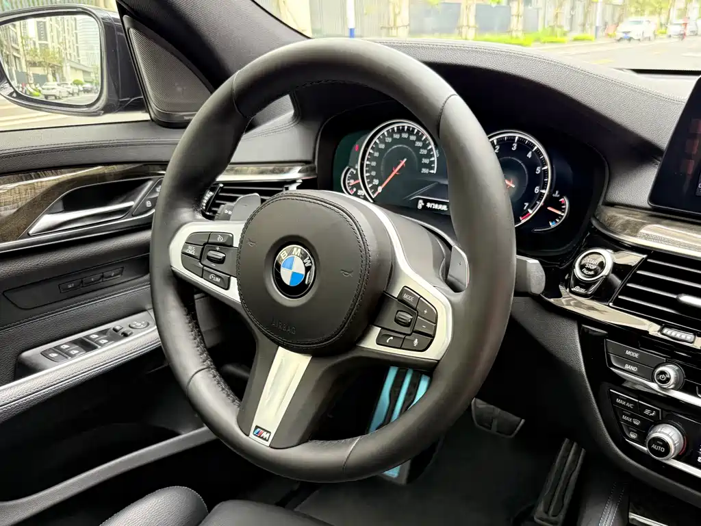 BMW 6 Series GT 2018 — фото 15