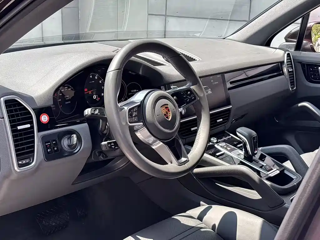 Porsche Cayenne 2018 — фото 11