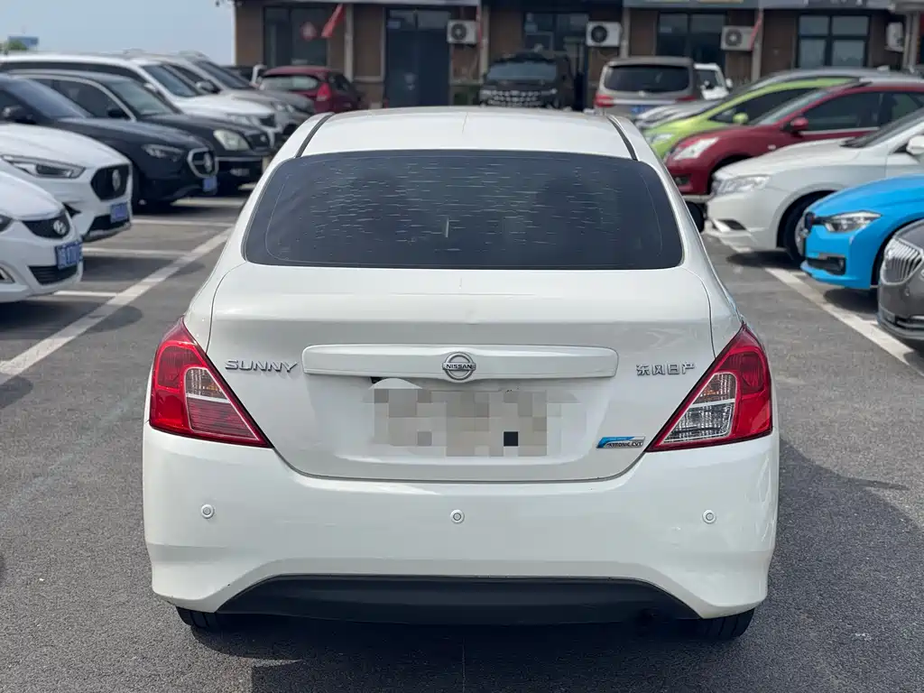 Nissan Sunny 2014