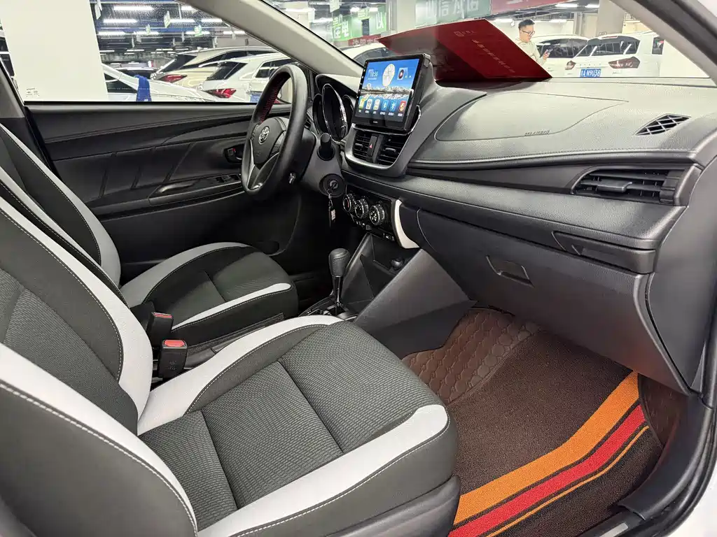 Toyota Yaris L 2022