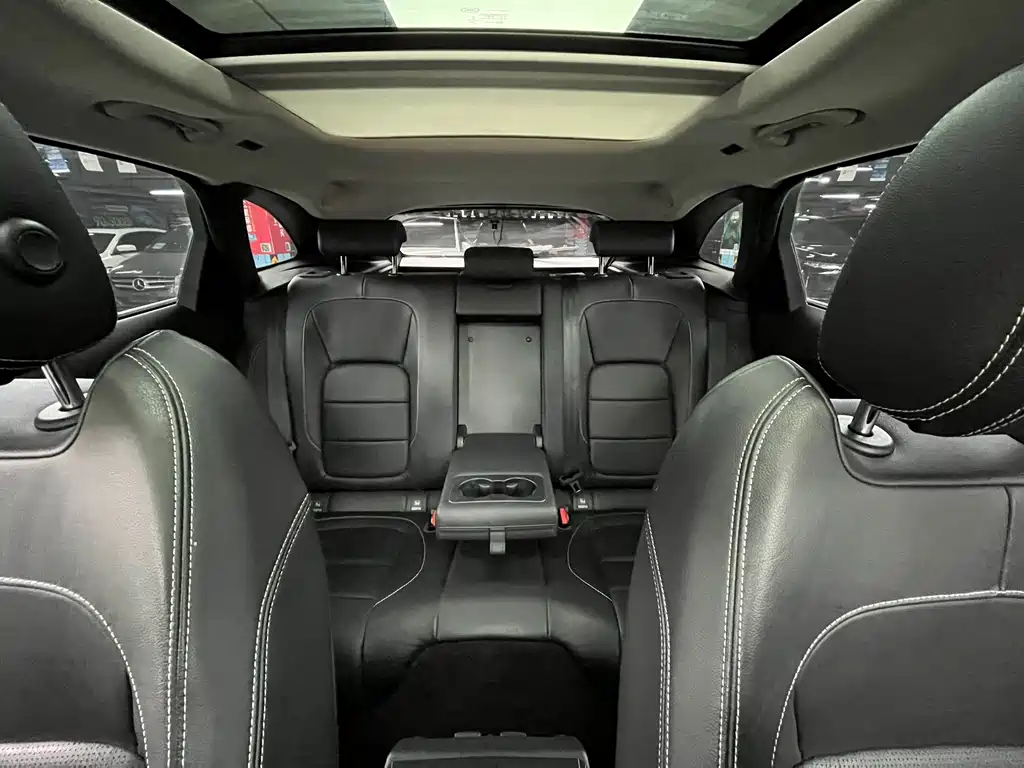 Jaguar F-PACE 2017 — фото 24