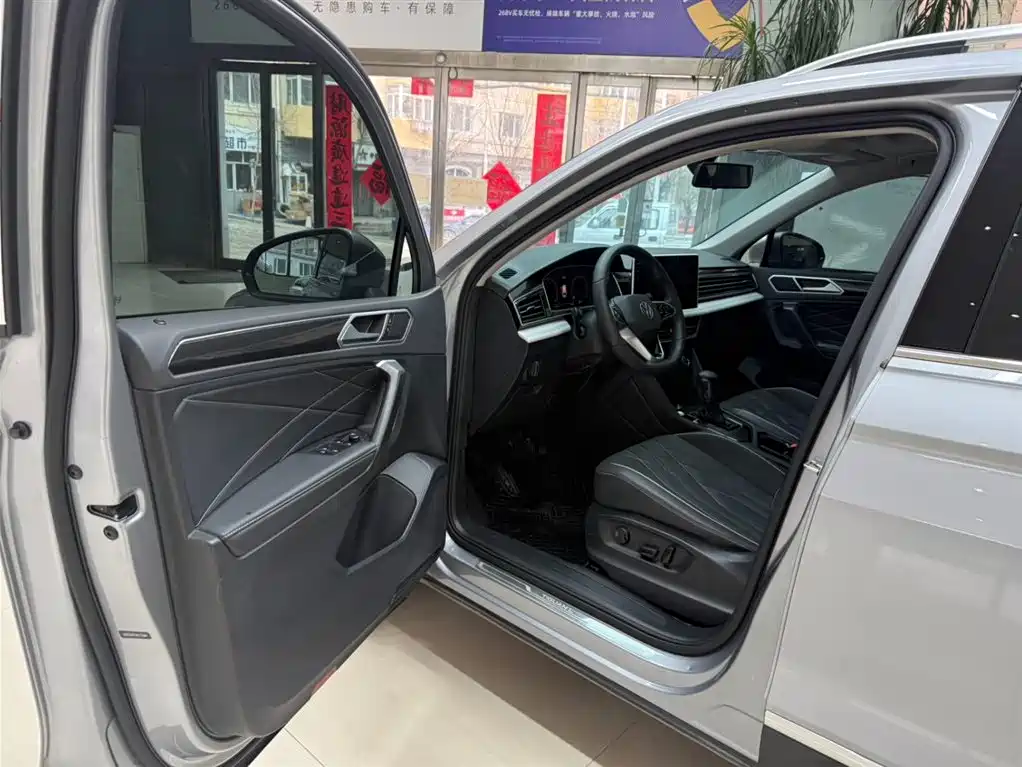 Volkswagen Tiguan L 2023 — фото 12