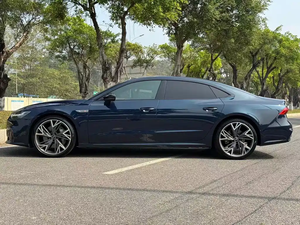 Audi A7L 2022 — фото 7