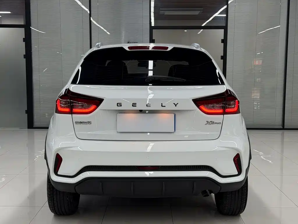 Geely Vision X3 2022 — фото 20