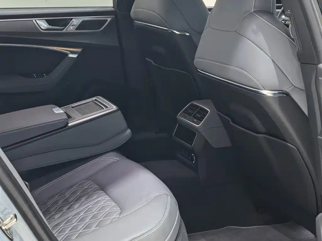Audi A7L 2026 — фото 21