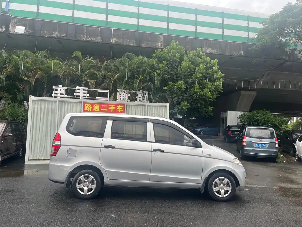 Wuling Hongguang 2014