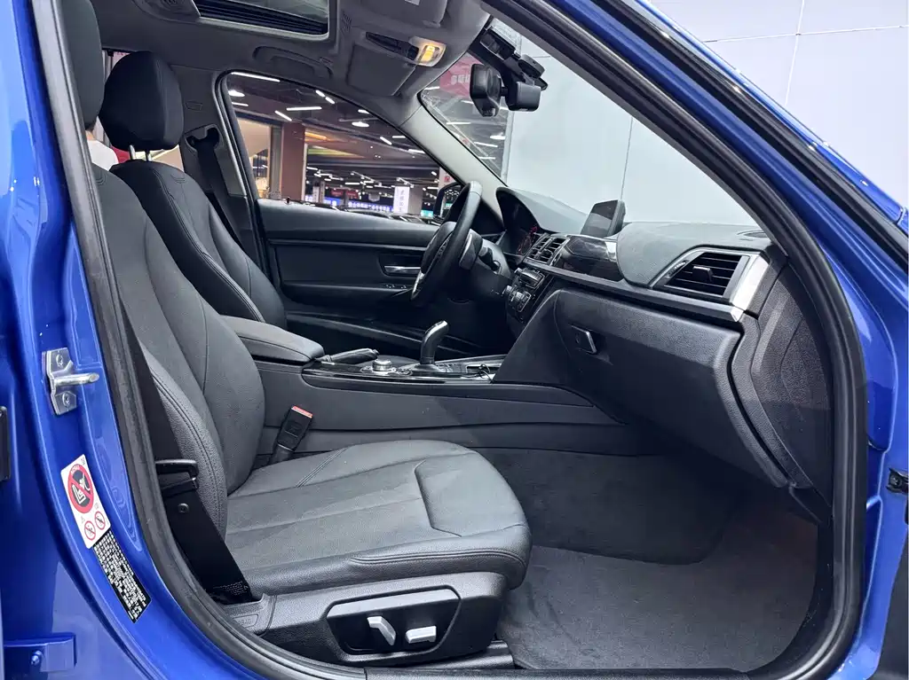 BMW 3 Series 2017 — фото 17