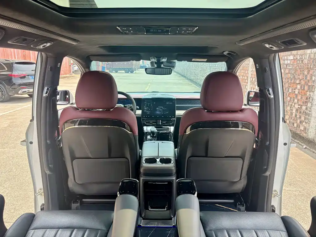 GAC Motor Trumpchi M8 2024 — фото 13