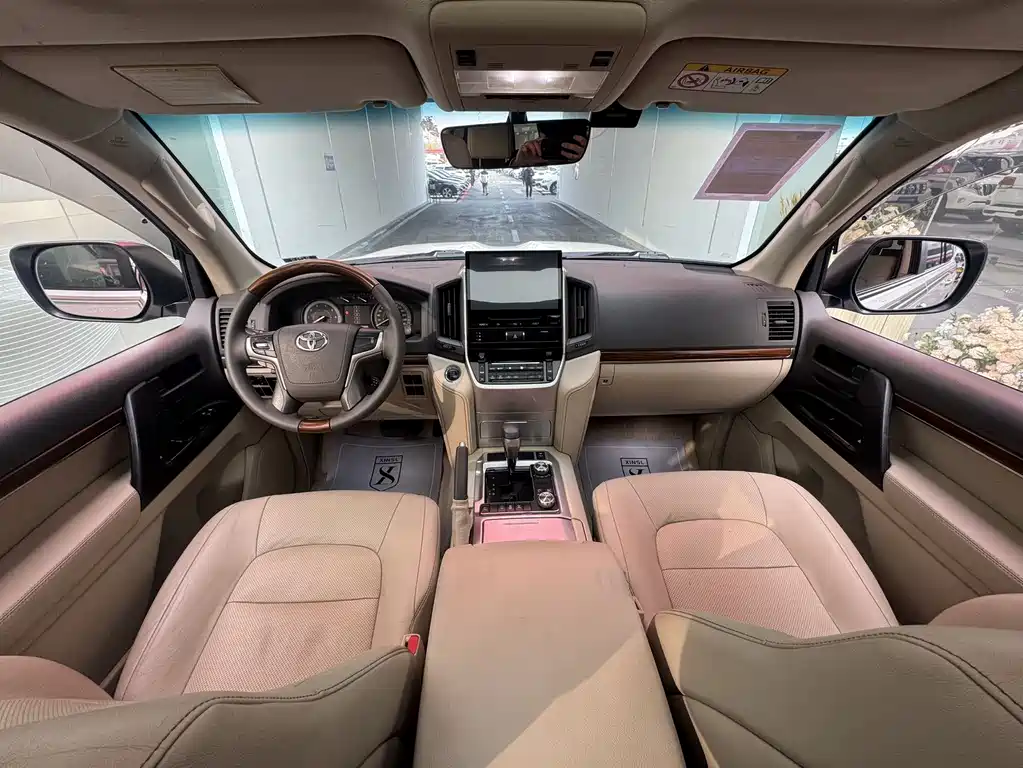 Toyota Land Cruiser 2018 — фото 11
