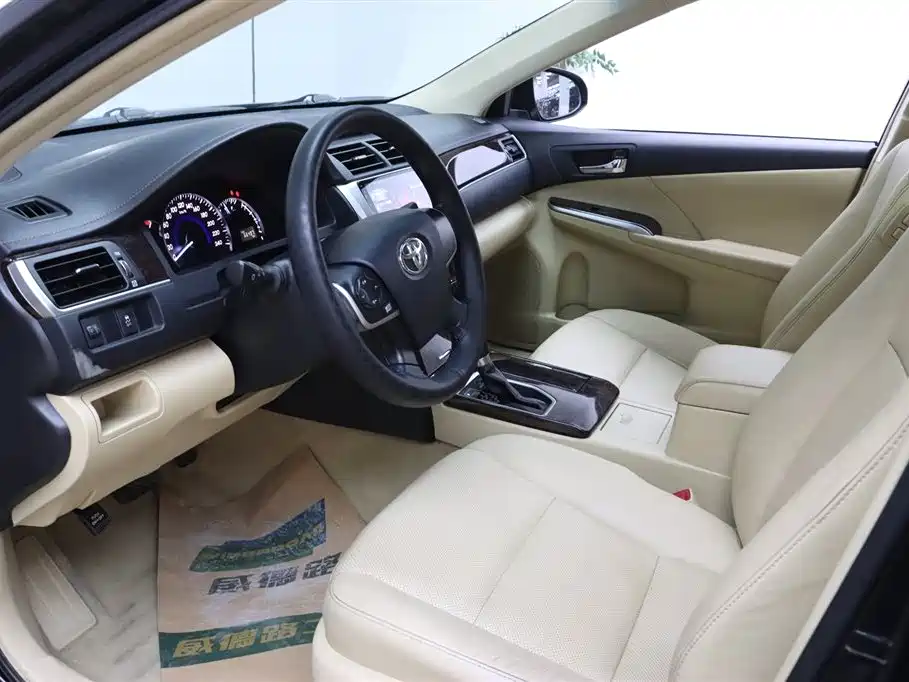 Toyota Camry 2017 — фото 14