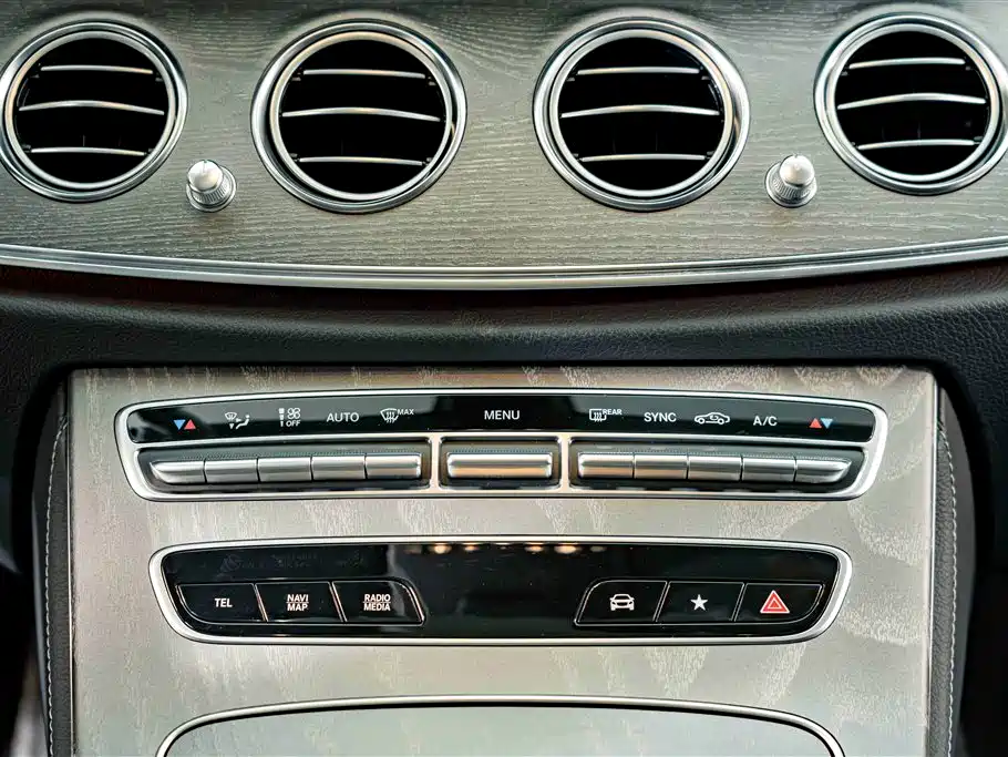 Mercedes-Benz E-Class 2024 — фото 11
