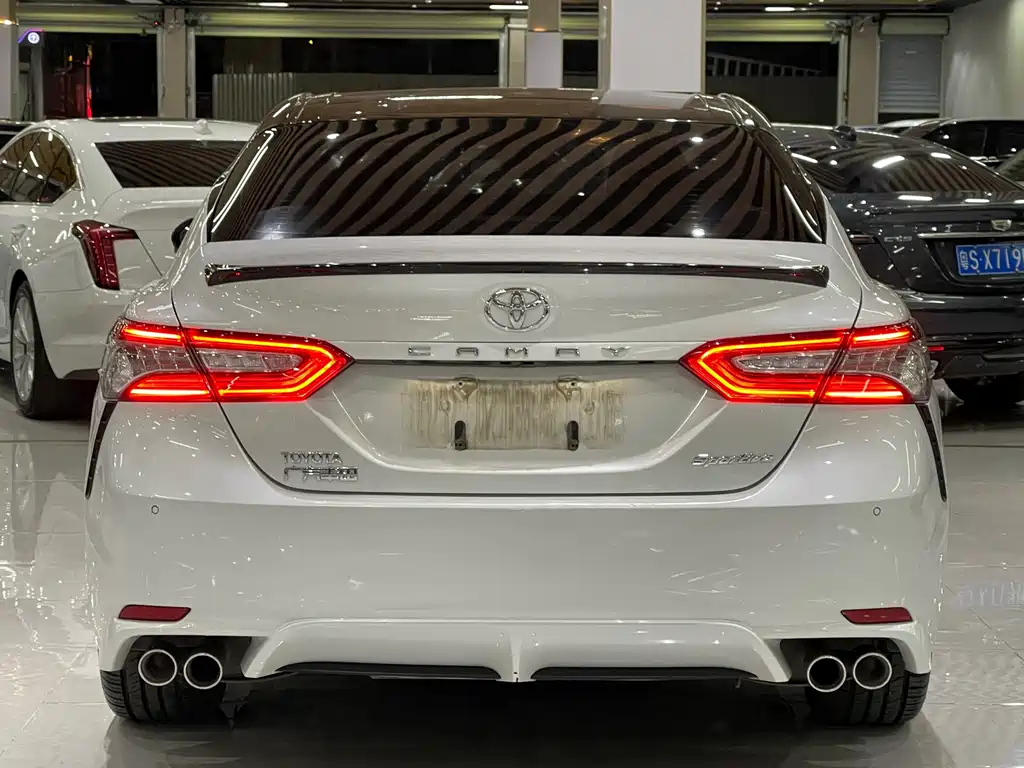 Toyota Camry 2019 — фото 11
