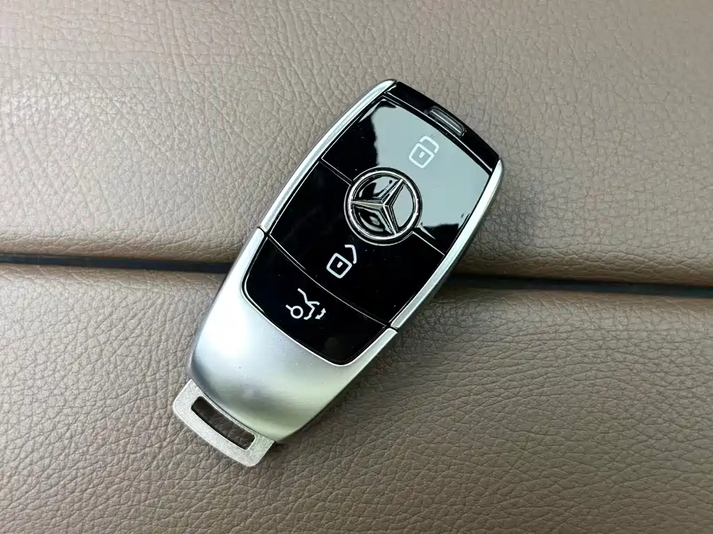 Mercedes-Benz E-Class 2023 — фото 14