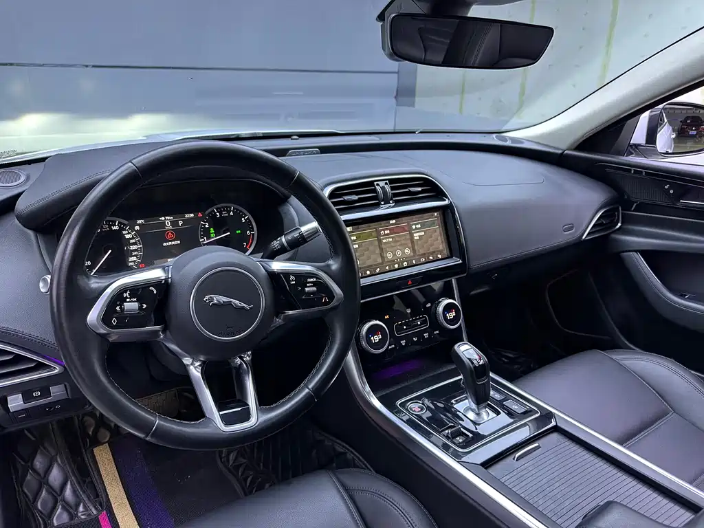 Jaguar XEL 2020 — фото 10