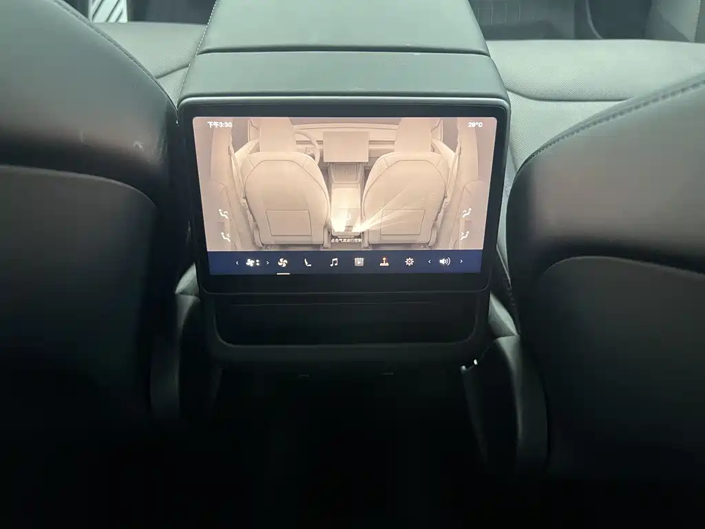Tesla Model Y 2026 — фото 10