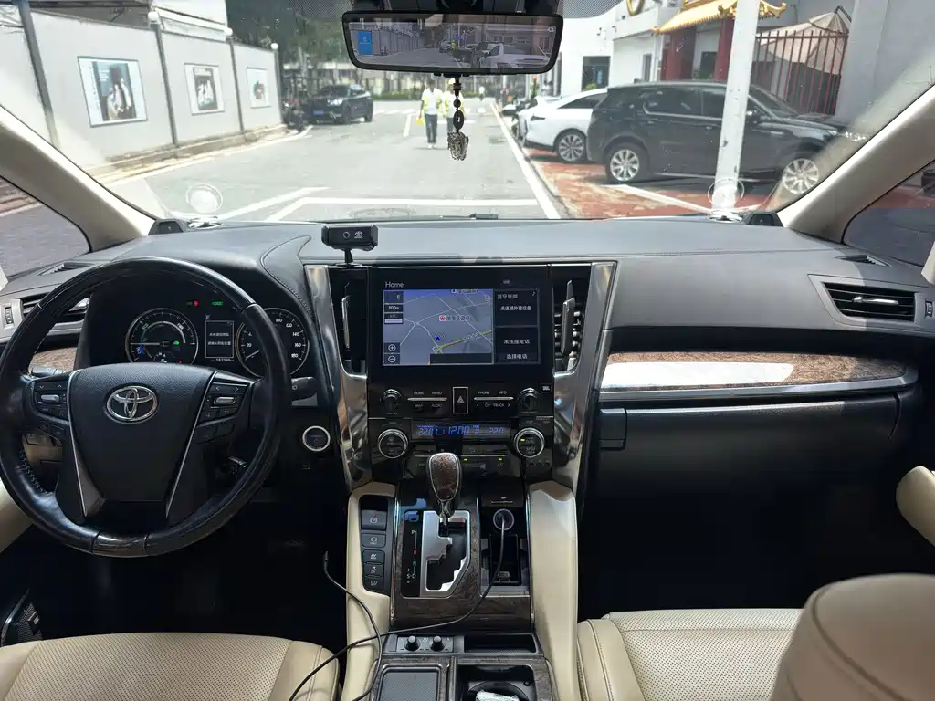 Toyota Alphard 2021 — фото 8