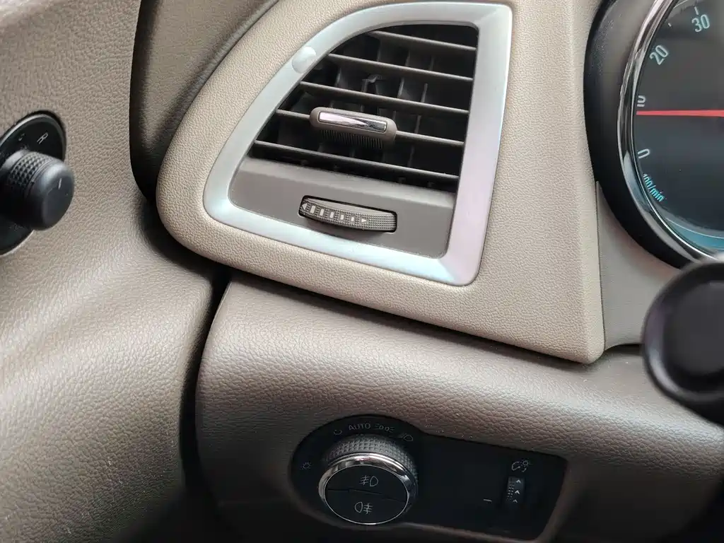 Buick Excelle 2014 — фото 11