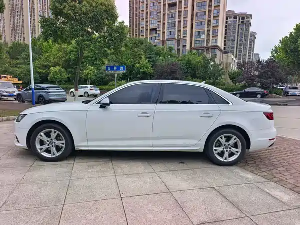 Audi A4L 2015